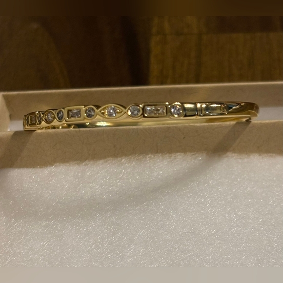 Gold With White Gems Bracelet NEW! - Picture 6 of 17